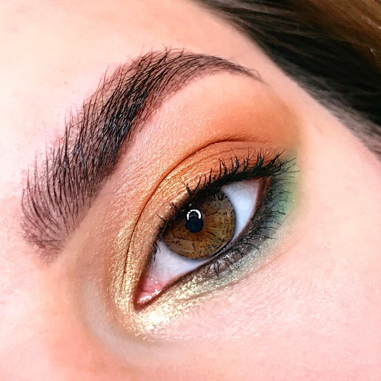 Korekce obočí nití Praha 3 - eyebrow threading Žižkov